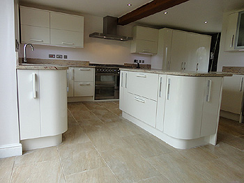 The fitted kitchen 1